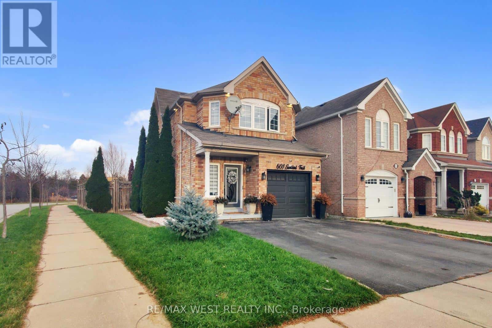 601 SUNBIRD TRAIL — Pickering (Amberlea), Ontario - Photo 2 of 50