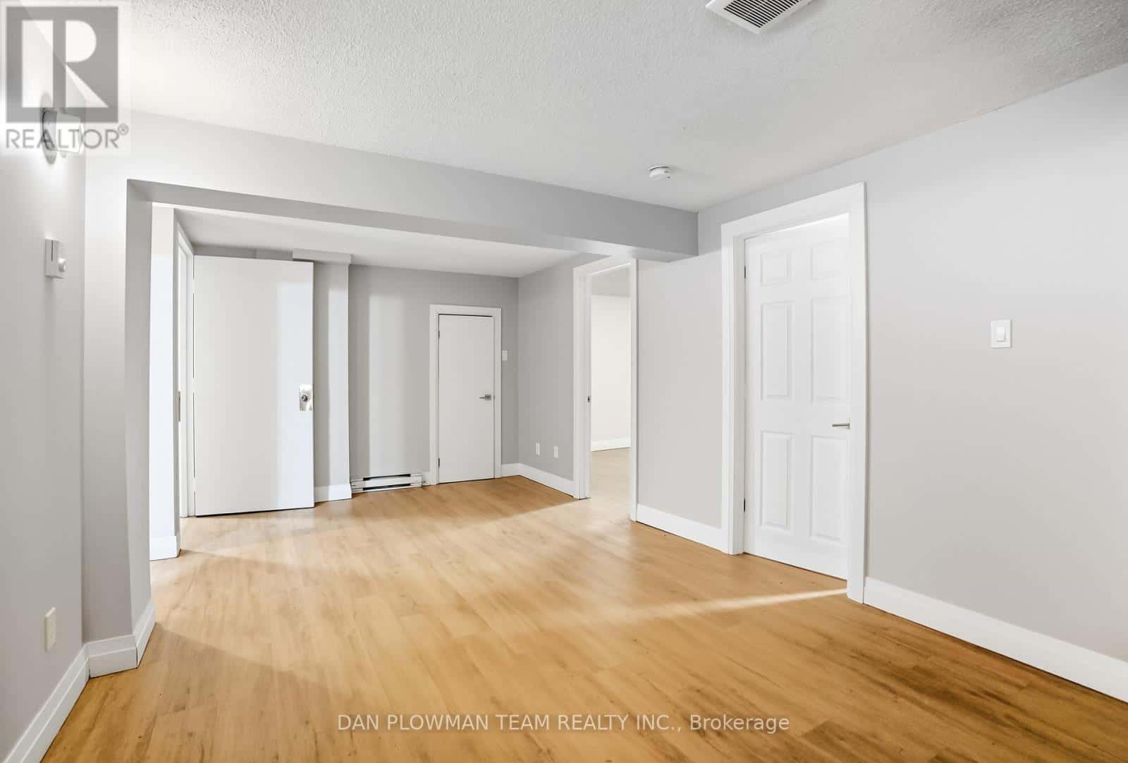 476 ALBERT STREET — Oshawa (Central), Ontario - Photo 3 of 48