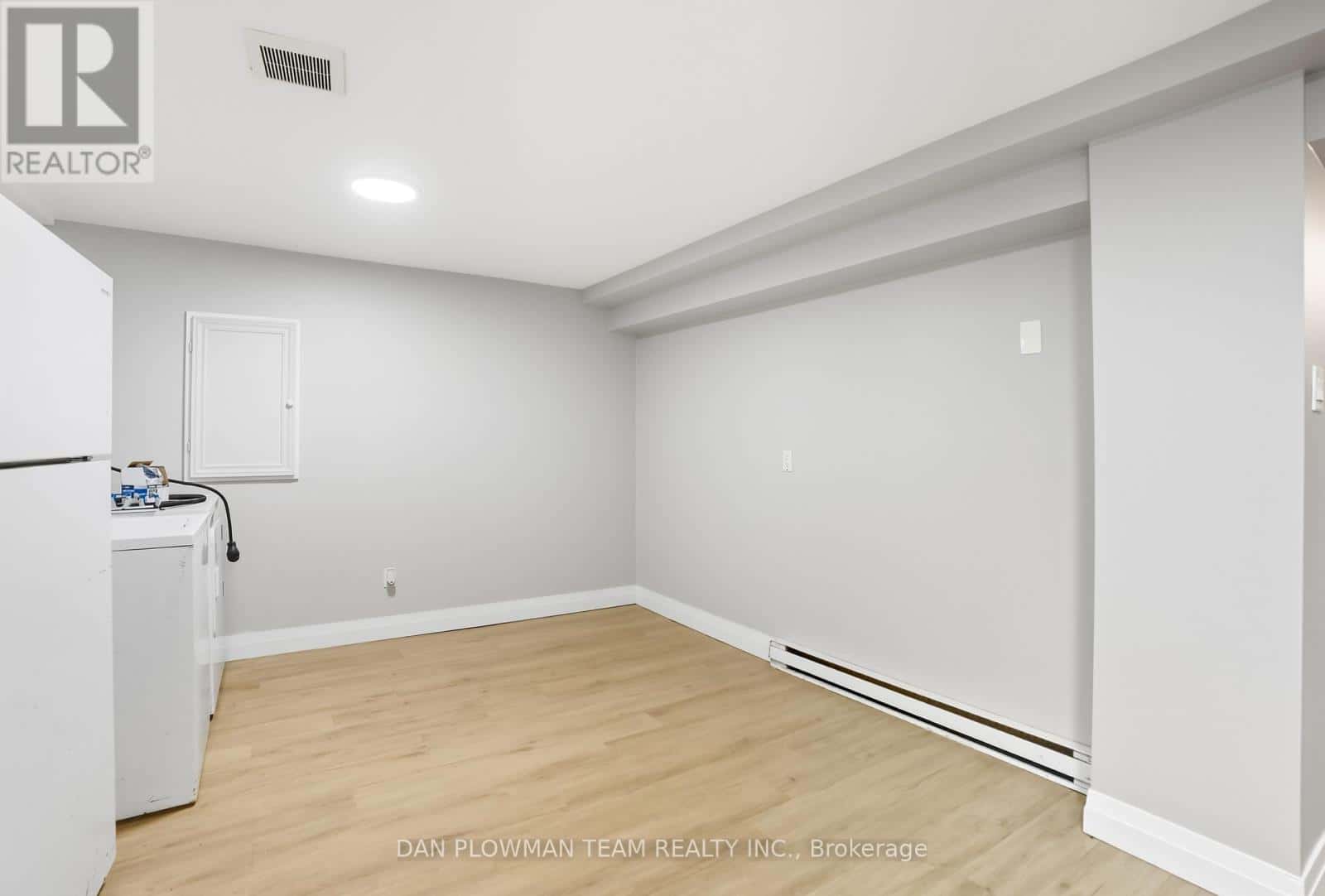 476 ALBERT STREET — Oshawa (Central), Ontario - Photo 5 of 48