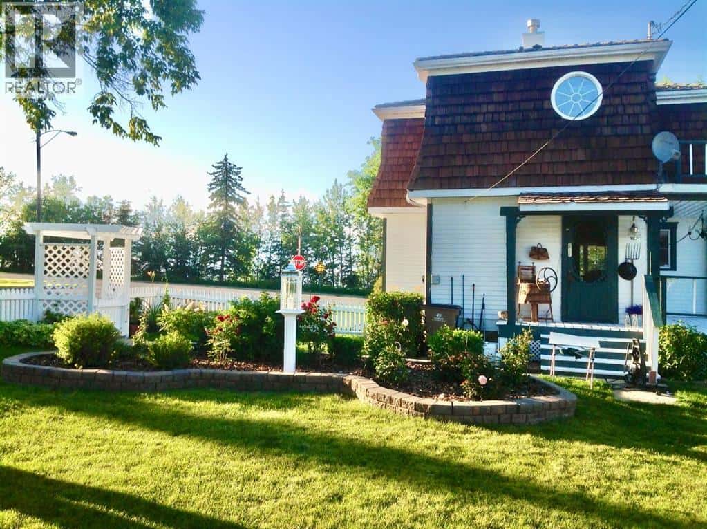 10123 Churchill Drive — Lac La Biche, Alberta - Photo 2 of 48