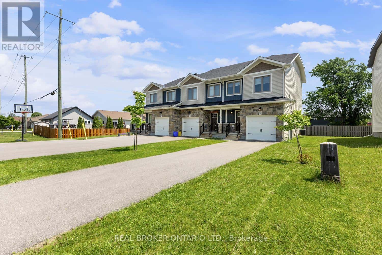 145 FERRARA DRIVE — Smiths Falls, Ontario - Photo 2 of 33