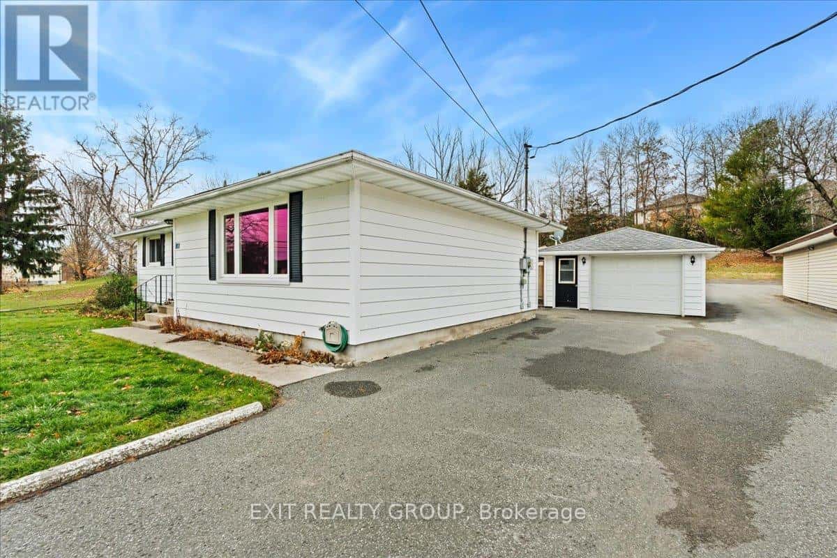 165 NORTH TRENT STREET — Quinte West (Frankford Ward), Ontario - Photo 4 of 36