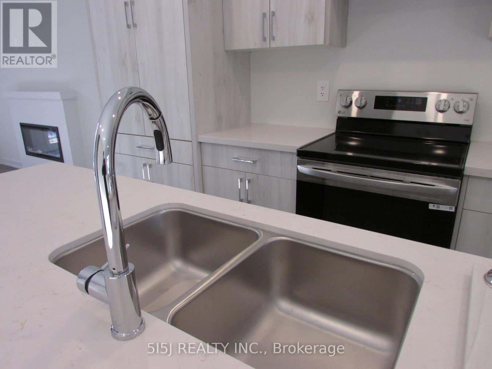 18 MERMOT LANE — Richmond Hill (Headford Business Park), Ontario - Photo 2 of 14