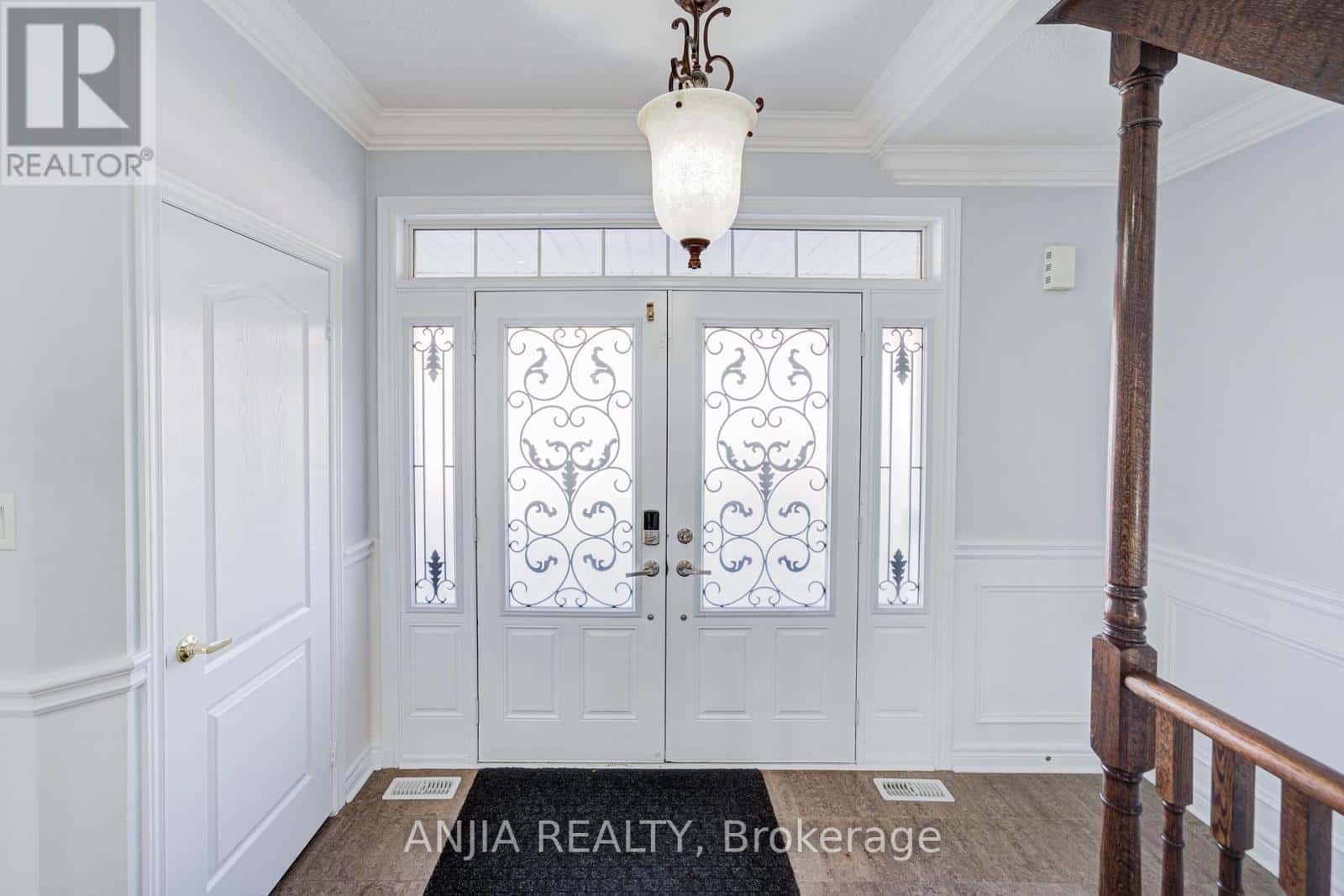 15 ROSS SHINER LANE — Whitchurch-Stouffville (Stouffville), Ontario - Photo 5 of 50