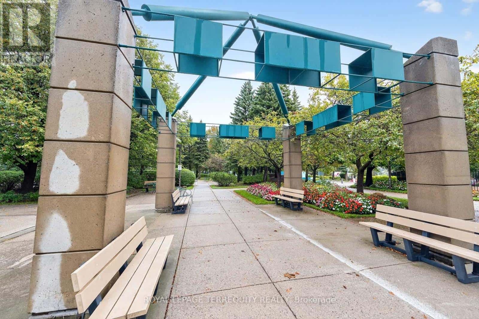 1402 - 110 PROMENADE CIRCLE — Vaughan (Brownridge), Ontario - Photo 4 of 46