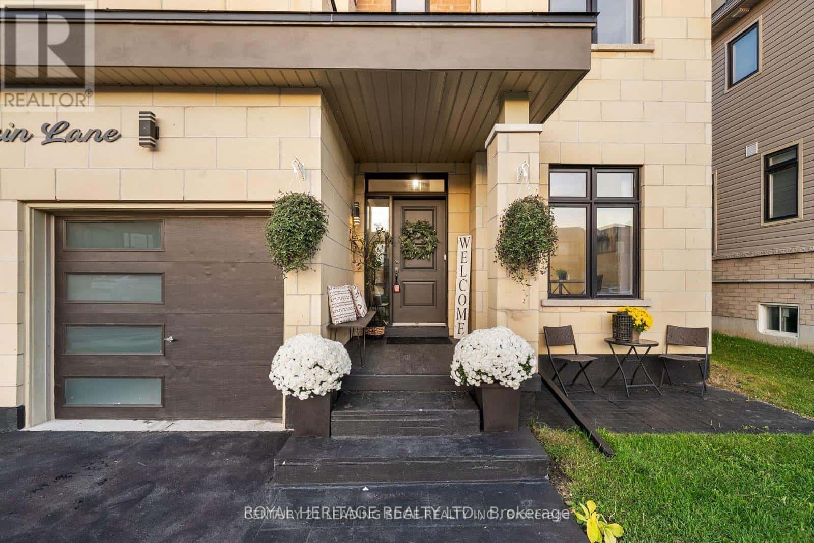 15 LARKIN LANE — Clarington (Bowmanville), Ontario - Photo 2 of 50