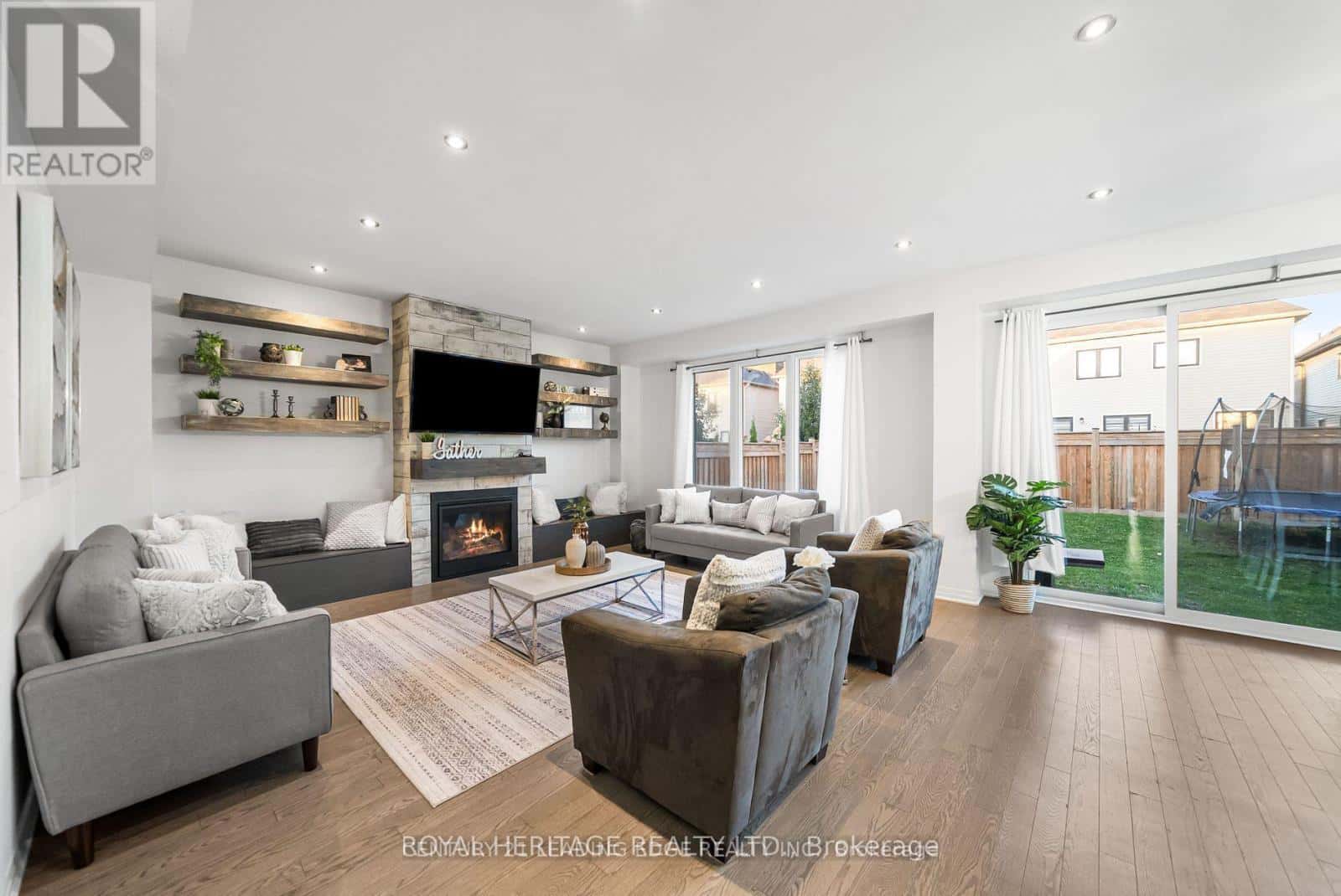 15 LARKIN LANE — Clarington (Bowmanville), Ontario - Photo 3 of 50