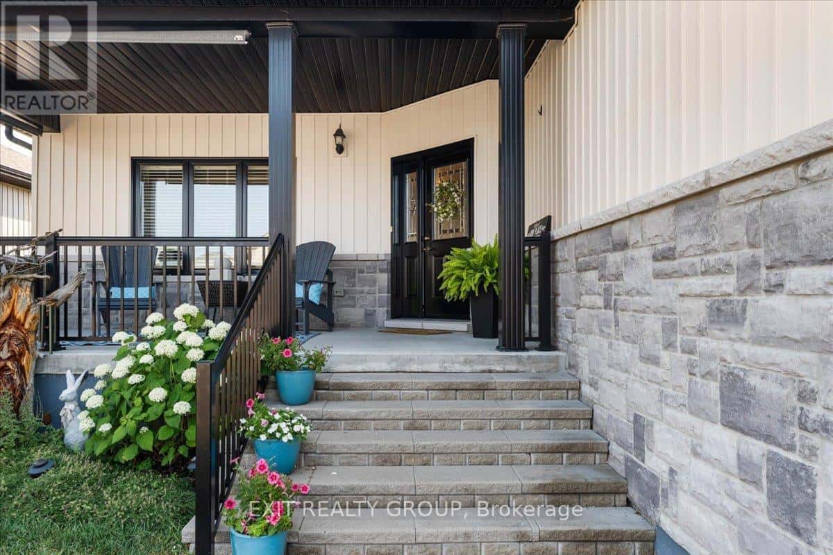 18 GILBERT CRESCENT — Prince Edward County (Wellington Ward), Ontario - Photo 4 of 47