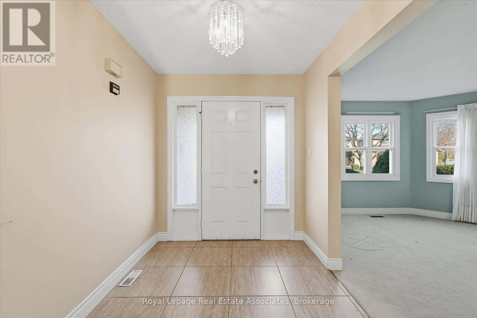 47 ELMIRA DRIVE — Hamilton (Fessenden), Ontario - Photo 5 of 49