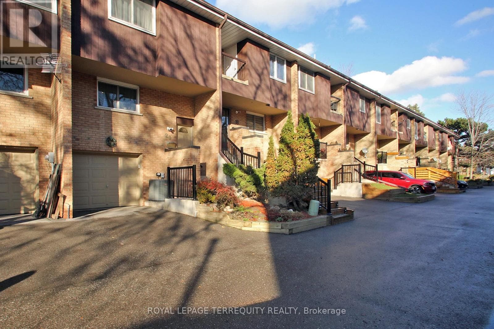 10 - 20 COTTON DOWNWAY — Toronto (Pleasant View), Ontario - Main photo
