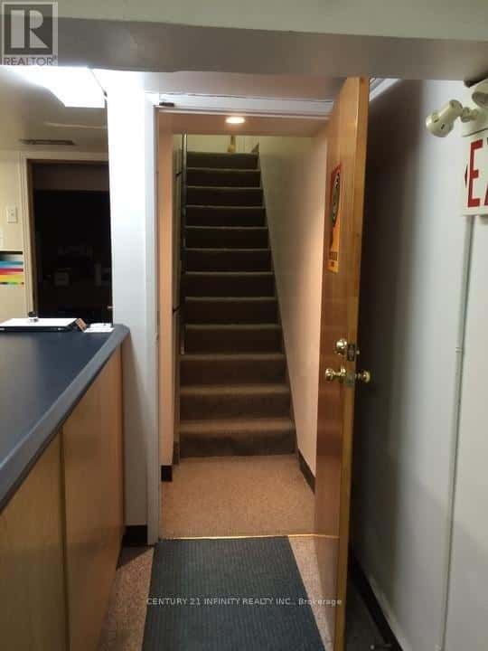 B - 907 SIMCOE STREET N — Oshawa (Centennial), Ontario - Photo 3 of 4