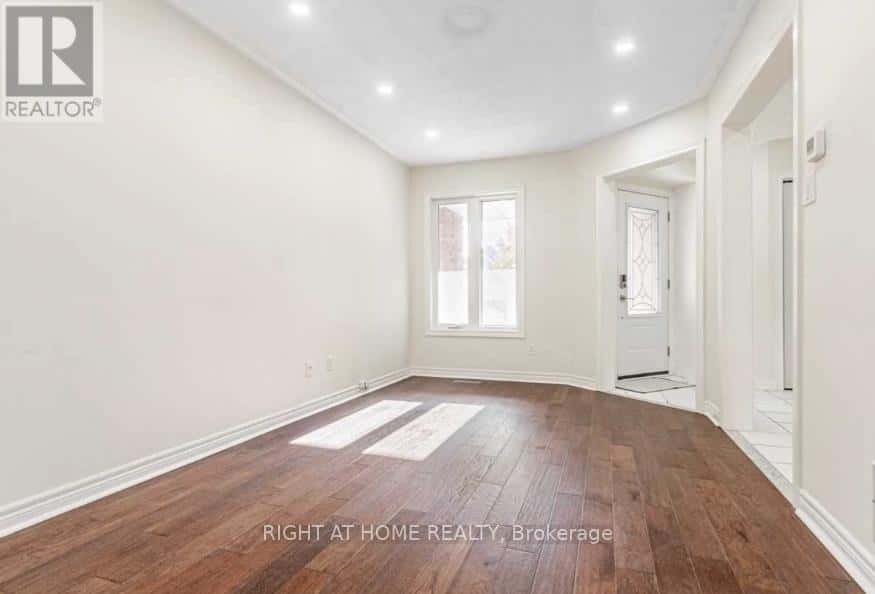 7049 GRAYDON COURT — Mississauga (Lisgar), Ontario - Photo 3 of 15