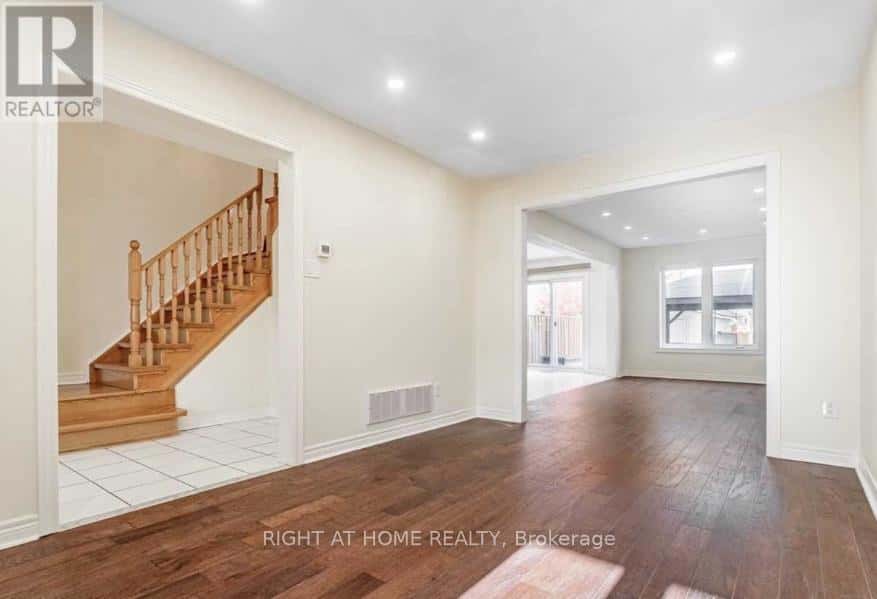 7049 GRAYDON COURT — Mississauga (Lisgar), Ontario - Photo 5 of 15