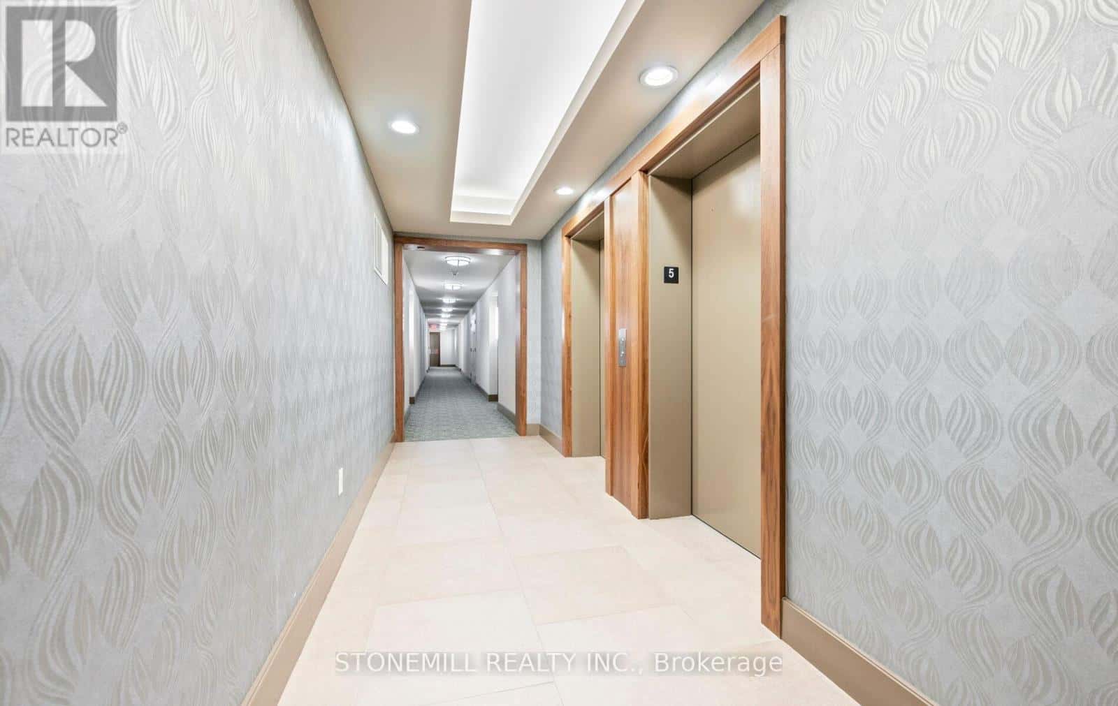 523 - 3500 LAKESHORE ROAD W — Oakville (BR Bronte), Ontario - Photo 4 of 50