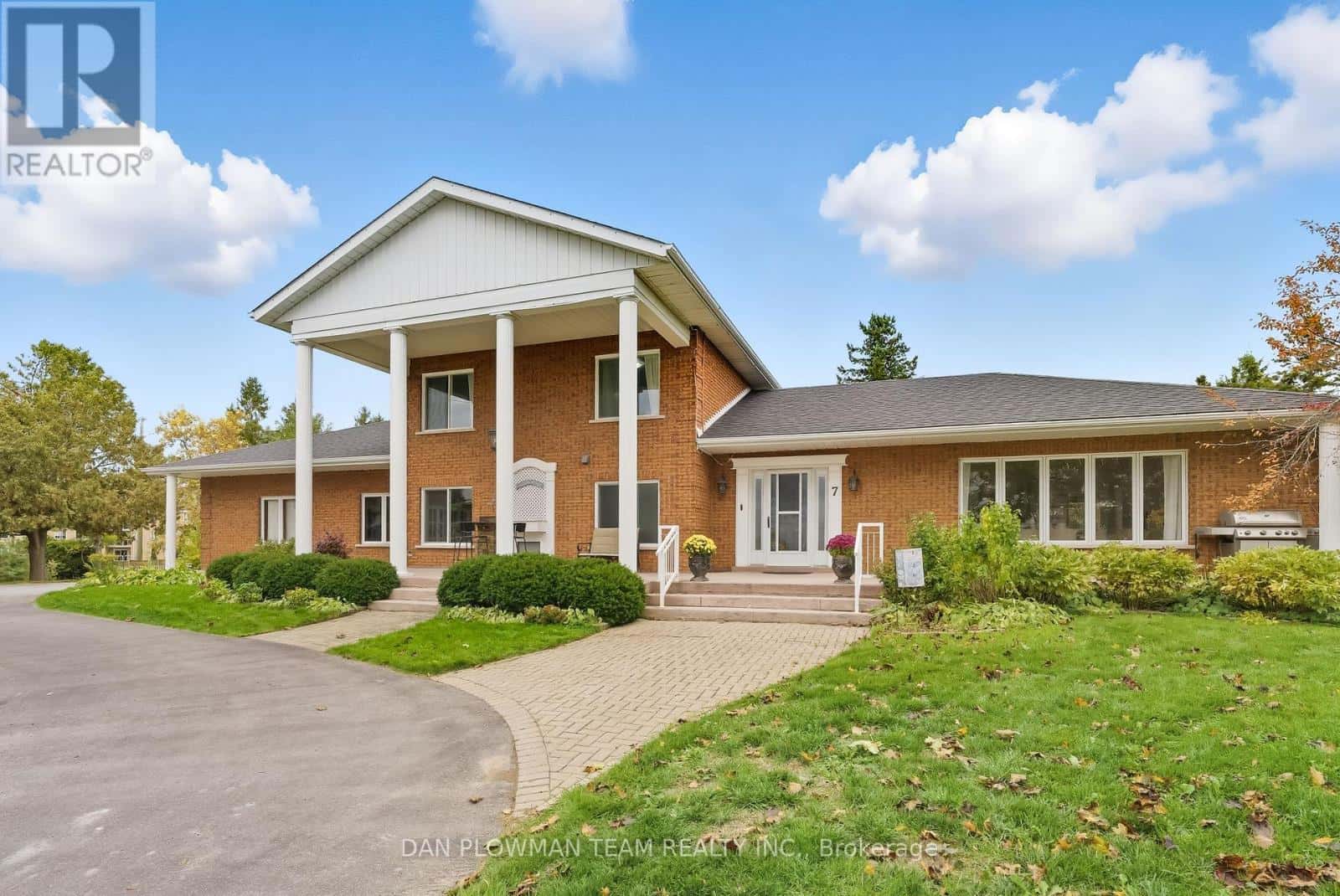 7 OLIVER COURT — Kawartha Lakes (Lindsay), Ontario - Photo 3 of 50