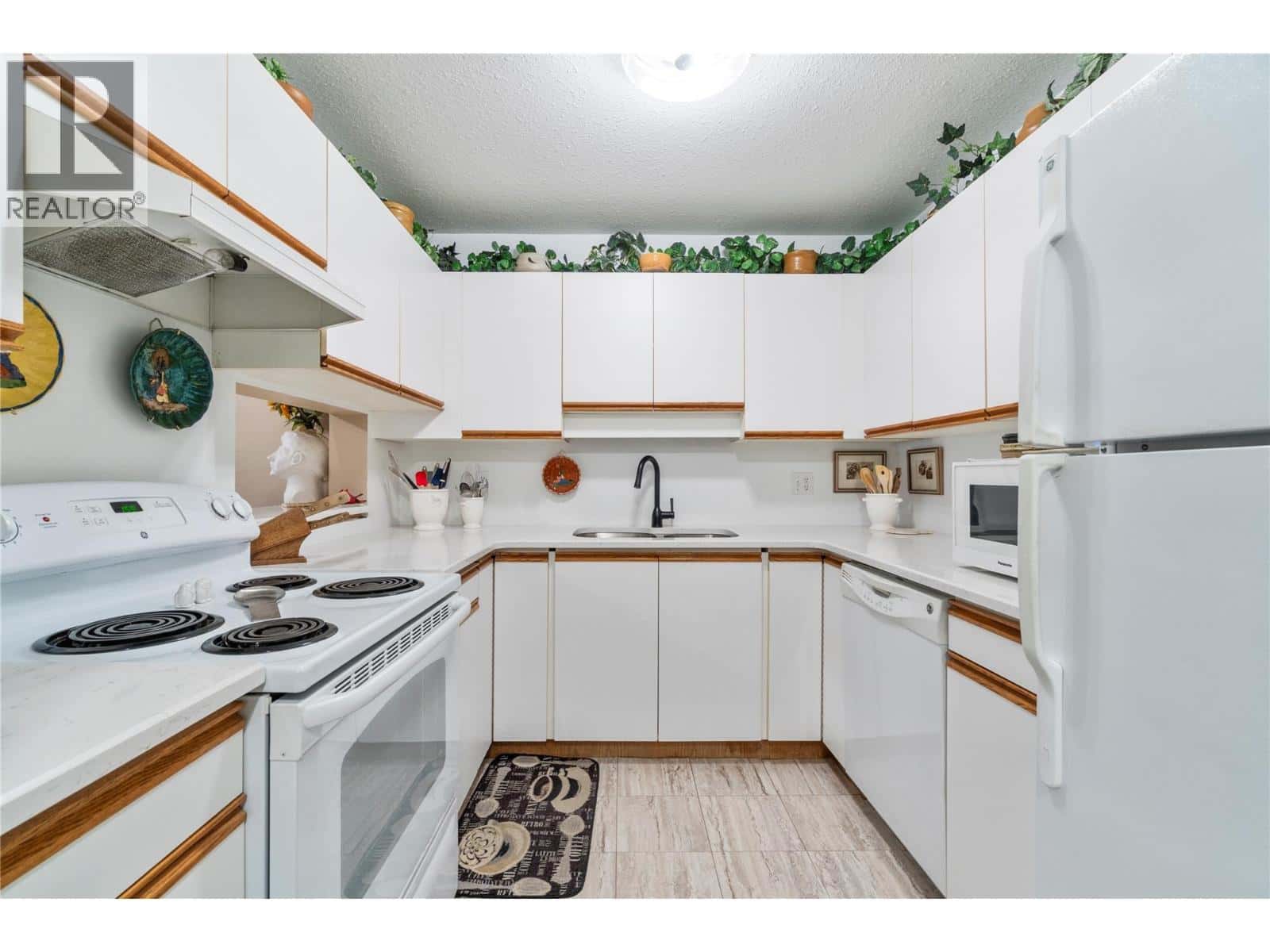 851 5 Avenue SW Unit# 205 — Salmon Arm, British Columbia - Photo 5 of 23