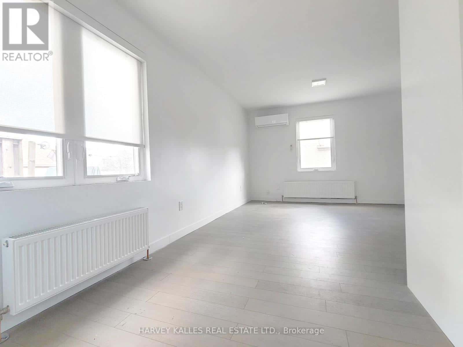 3 - 521 BROWNS LINE — Toronto (Alderwood), Ontario - Photo 5 of 9