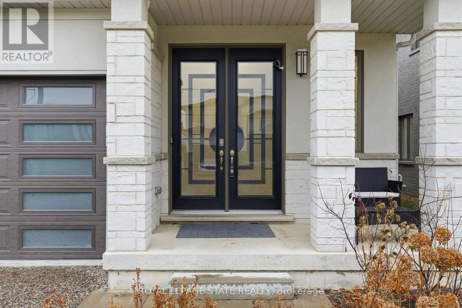 29 ROSELAWN AVENUE — Hamilton (Ancaster), Ontario - Photo 2 of 25