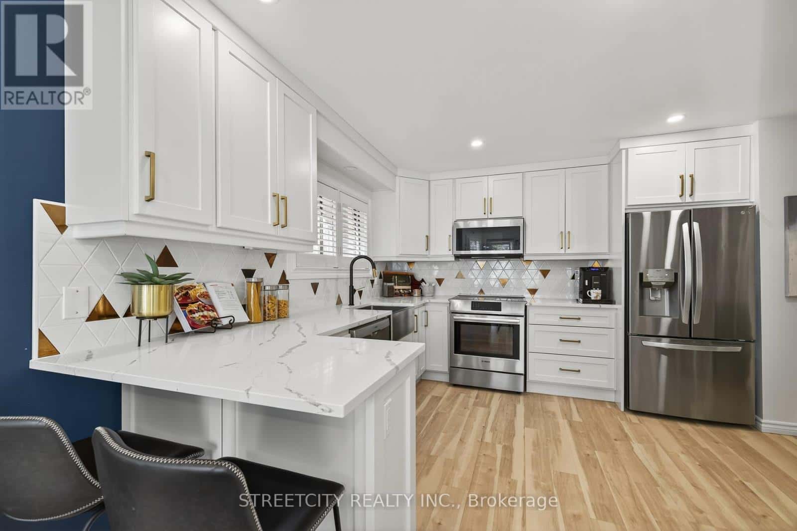 2 - 152 ALBERT STREET — London East (East F), Ontario - Photo 4 of 50