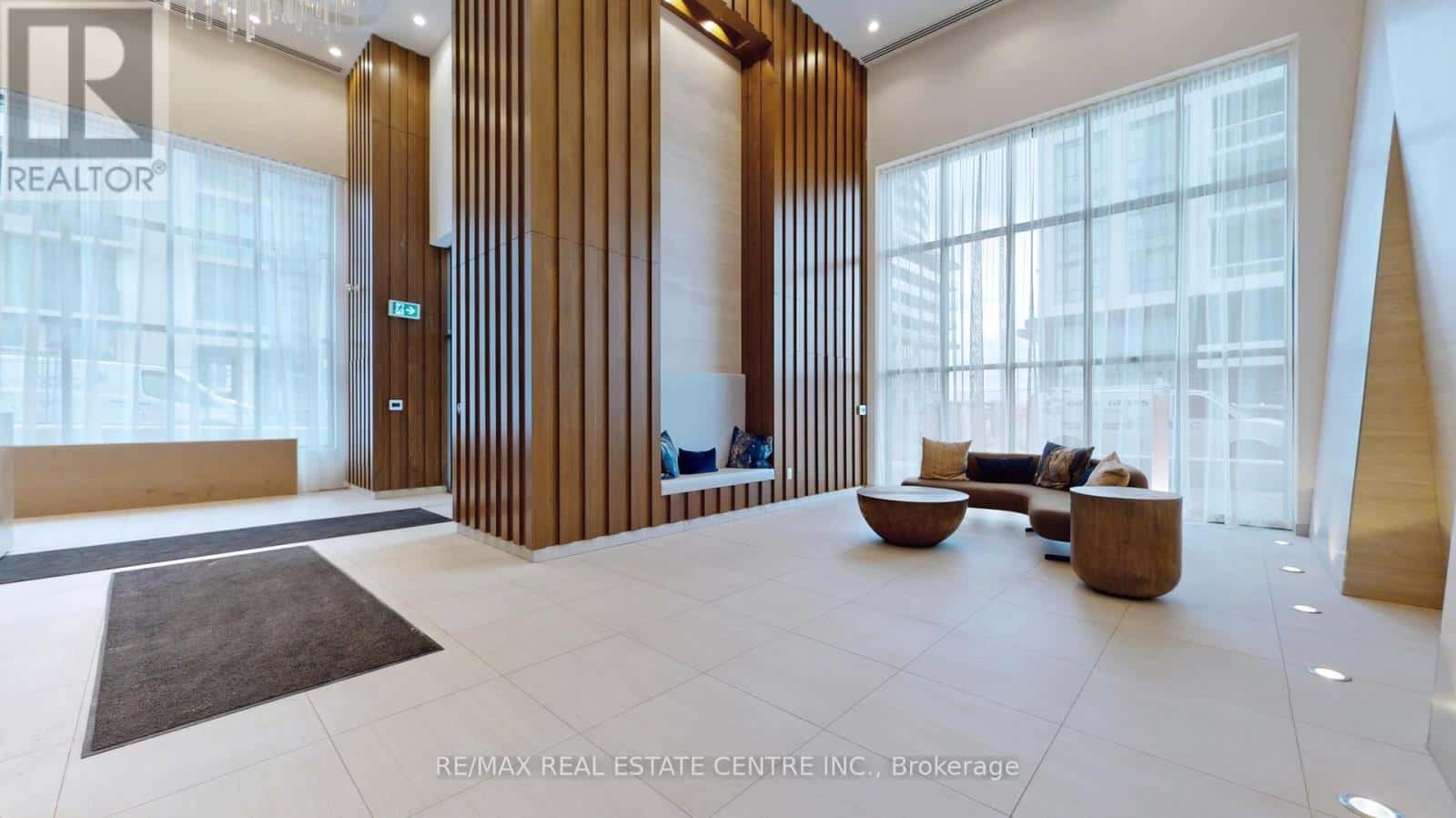 703 - 70 ANNIE CRAIG DRIVE — Toronto (Mimico), Ontario - Photo 3 of 29