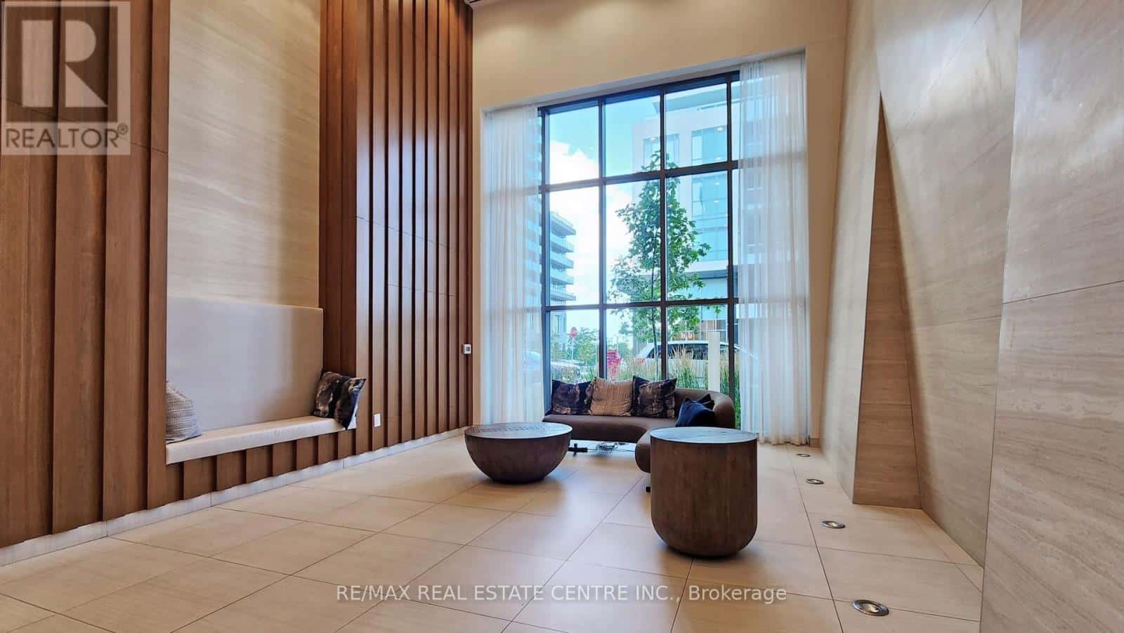 703 - 70 ANNIE CRAIG DRIVE — Toronto (Mimico), Ontario - Photo 4 of 29