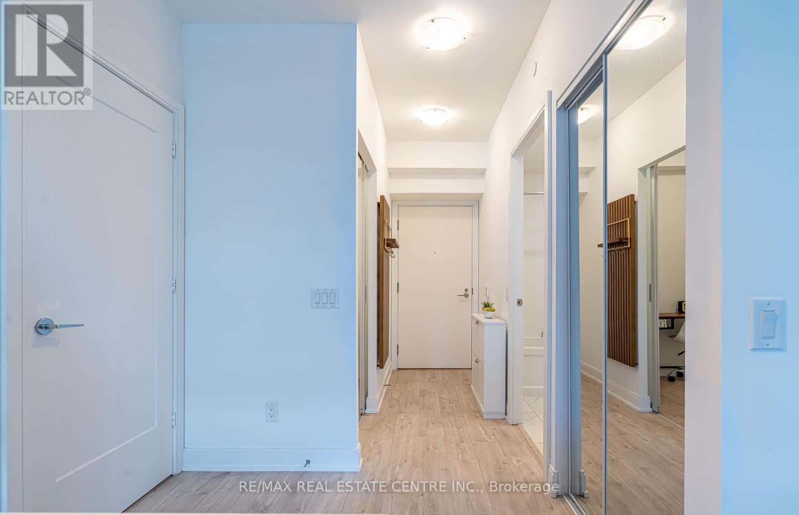 703 - 70 ANNIE CRAIG DRIVE — Toronto (Mimico), Ontario - Photo 5 of 29