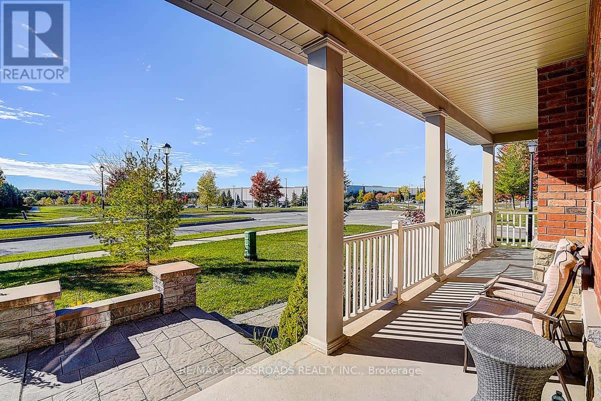 619 FERNBANK ROAD — Newmarket (Stonehaven-Wyndham), Ontario - Photo 5 of 50