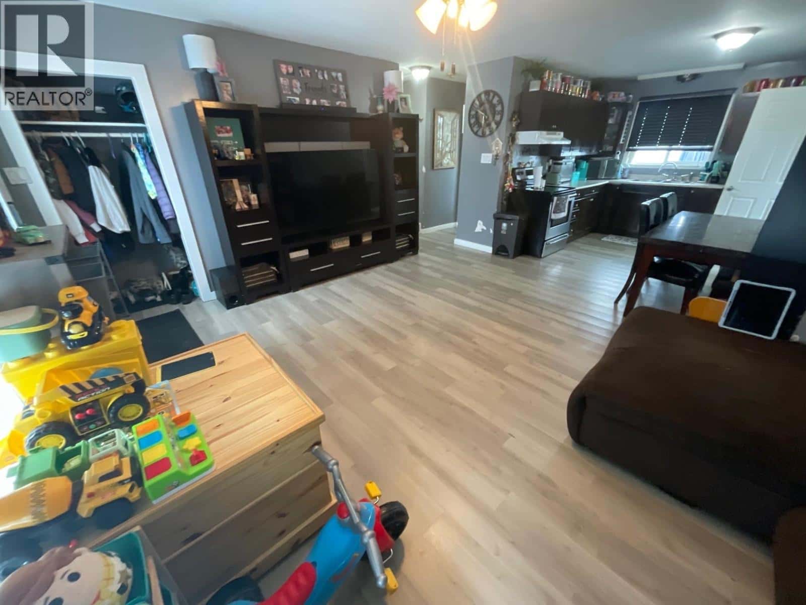 9008 102 AVENUE — Fort St. John, British Columbia - Photo 4 of 27