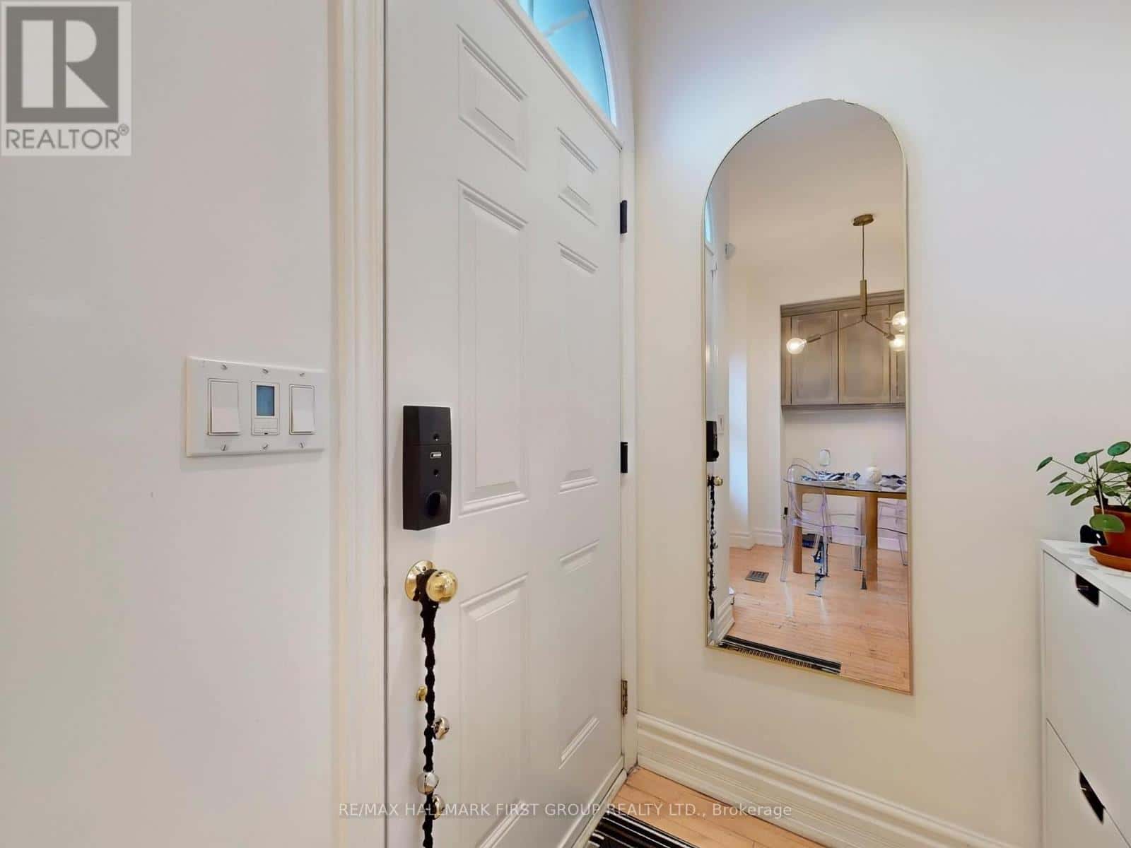 9D WOODFIELD ROAD — Toronto (Greenwood-Coxwell), Ontario - Photo 3 of 43