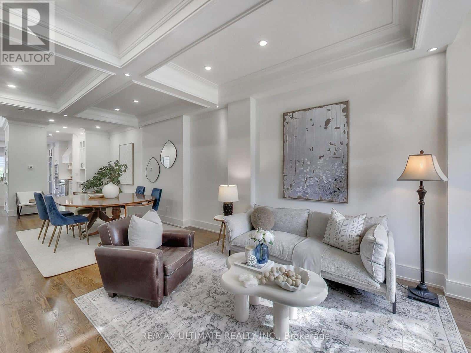 35 FLEMING CRESCENT — Toronto (Leaside), Ontario - Photo 2 of 47