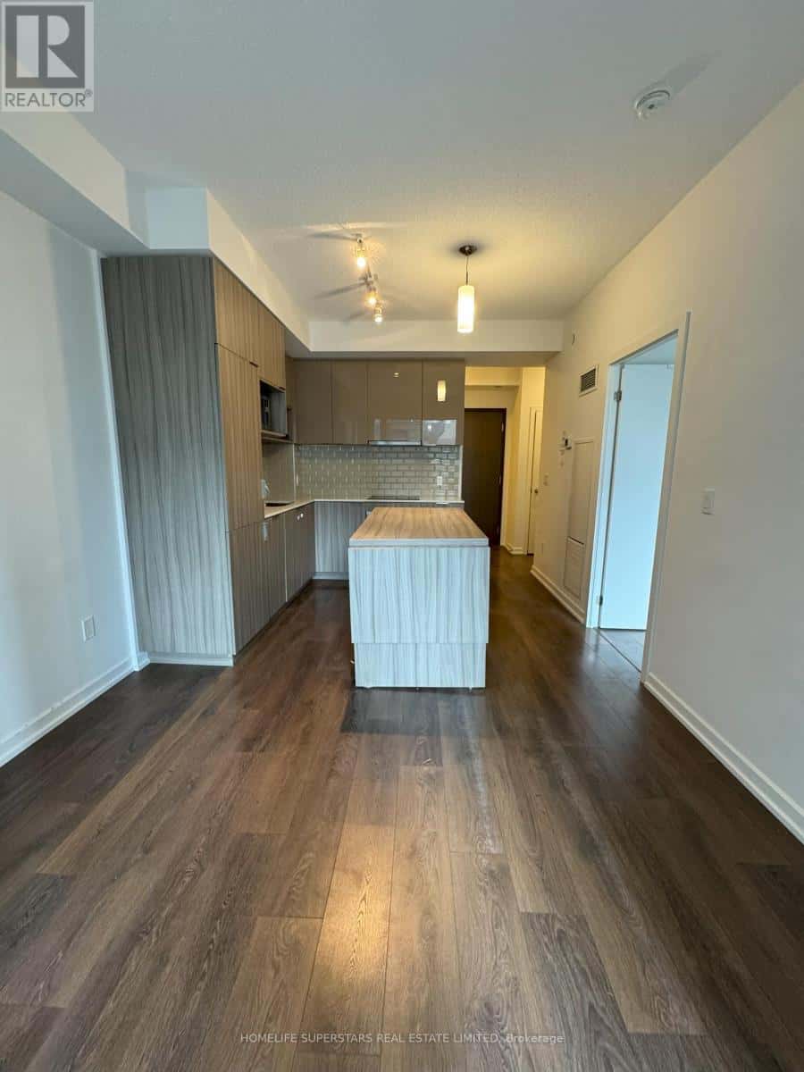 313 - 52 FOREST MANOR ROAD — Toronto (Henry Farm), Ontario - Photo 5 of 18