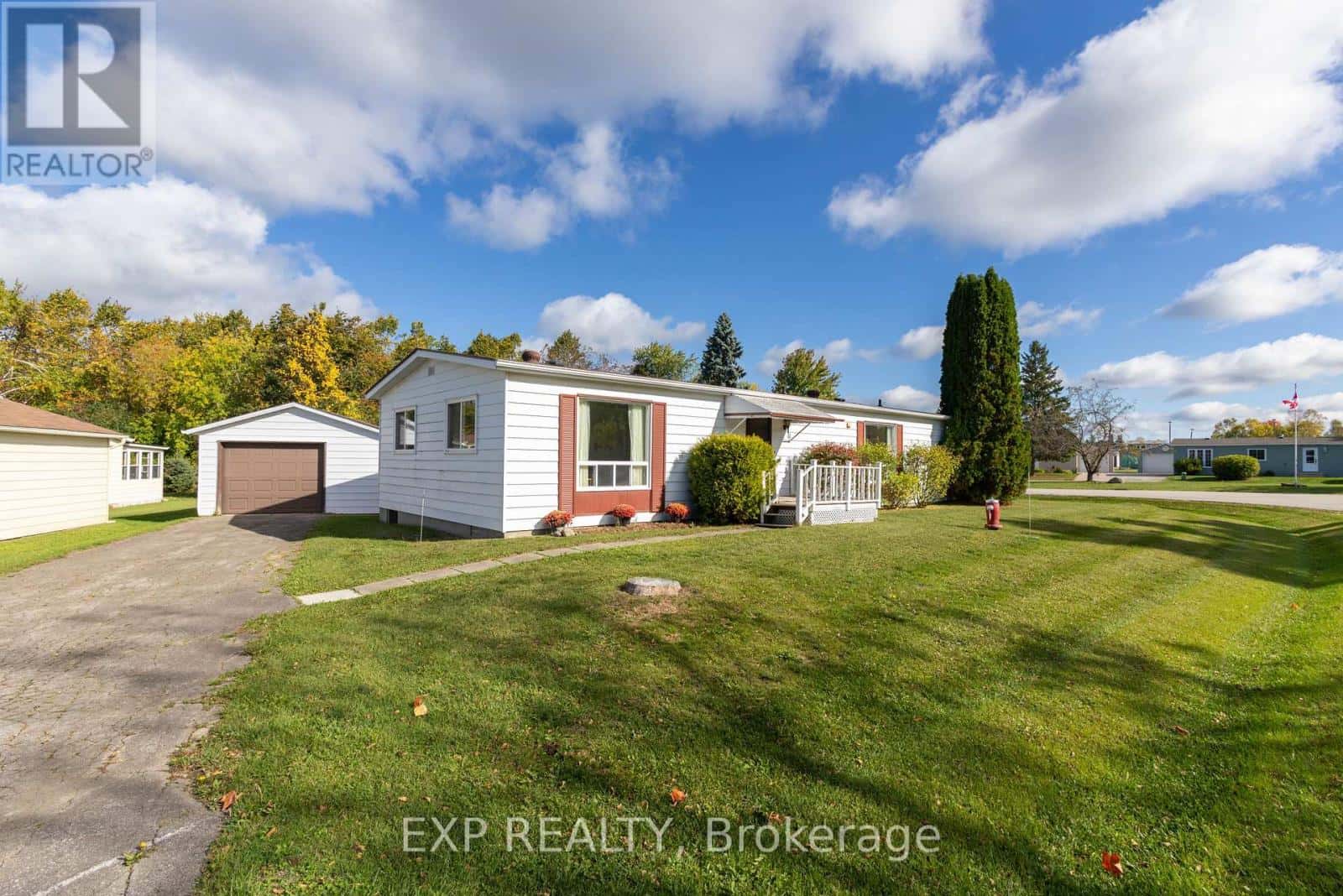 11 GENEVA COURT — Georgina (Sutton & Jackson's Point), Ontario - Photo 2 of 28