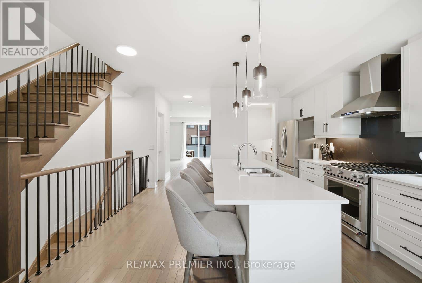 229 VERMONT AVENUE — Newmarket (Summerhill Estates), Ontario - Photo 4 of 47