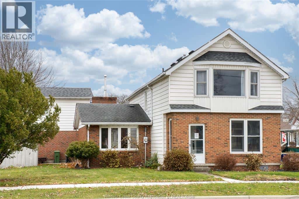 26 LAIRD AVENUE — Essex, Ontario - Photo 2 of 34