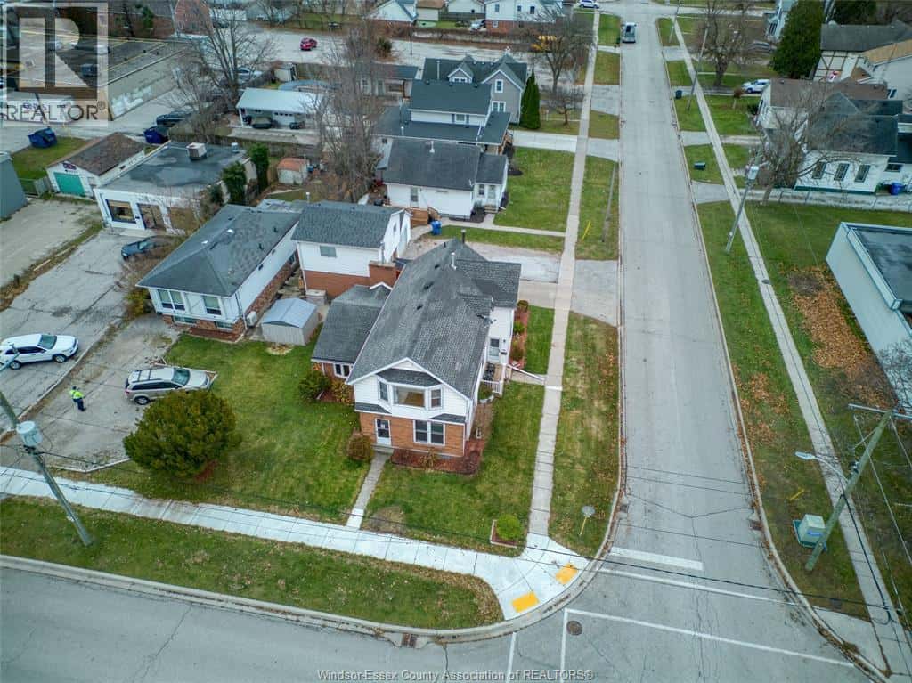 26 LAIRD AVENUE — Essex, Ontario - Photo 3 of 34