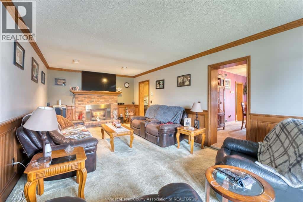 26 LAIRD AVENUE — Essex, Ontario - Photo 5 of 34