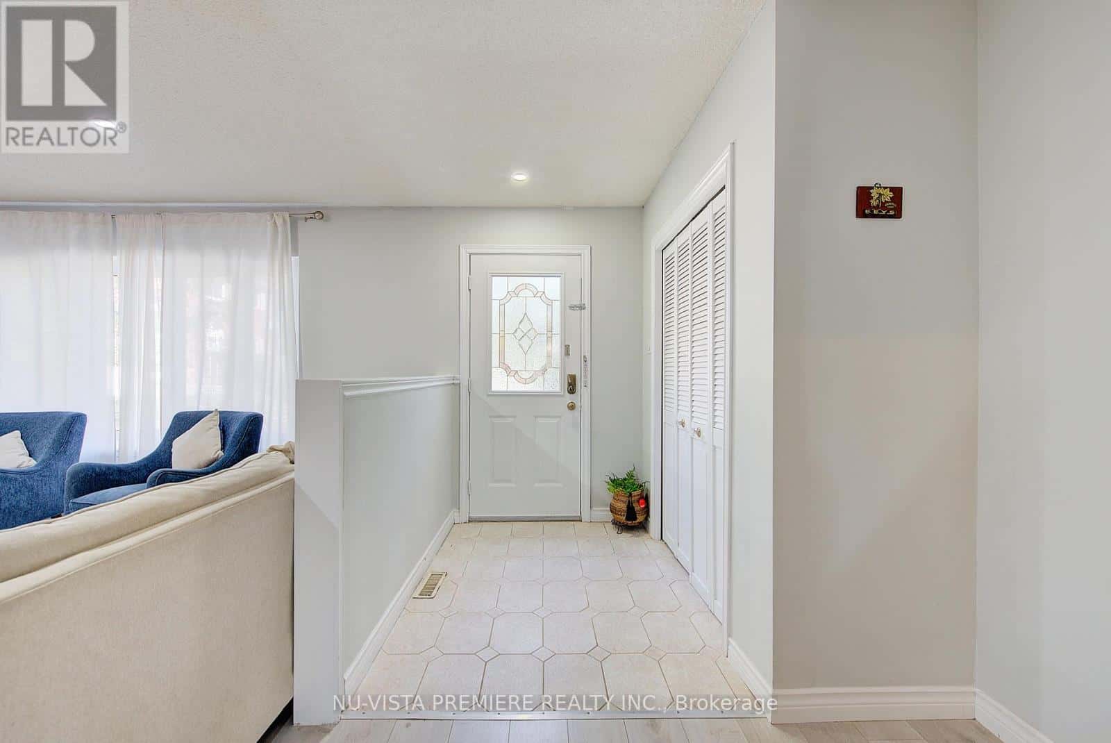 374 HOMESTEAD COURT — London North (North F), Ontario - Photo 4 of 29