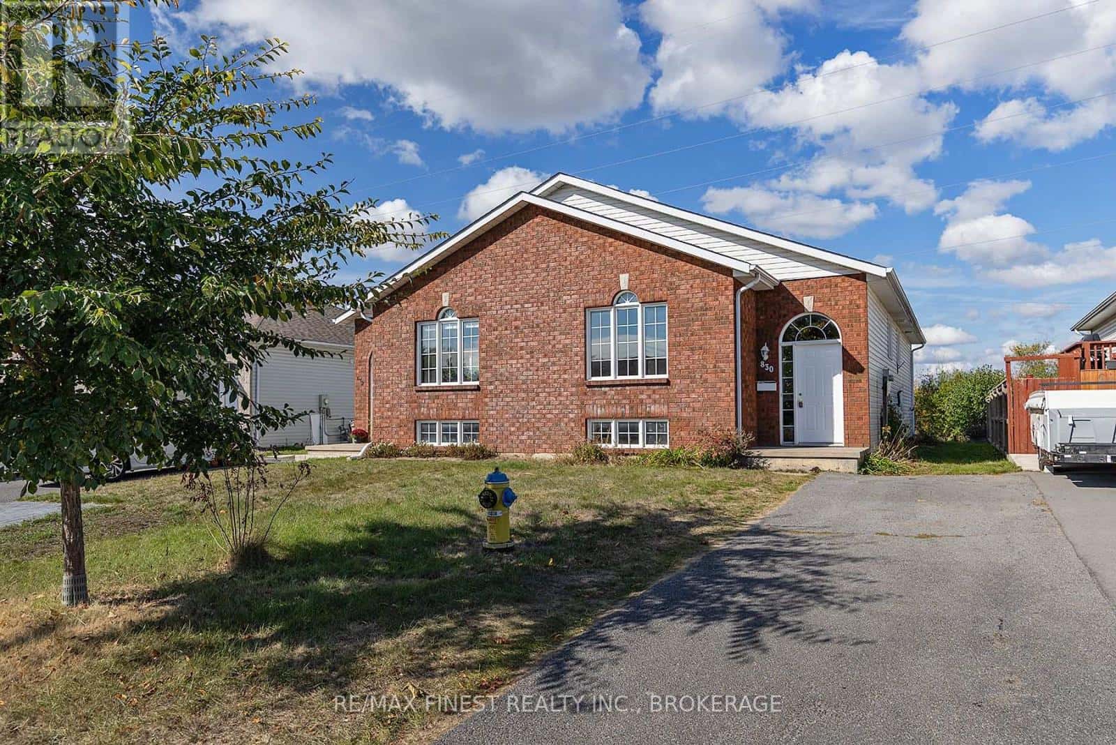 830 PEACHWOOD STREET — Kingston (City Northwest), Ontario - Photo 2 of 39