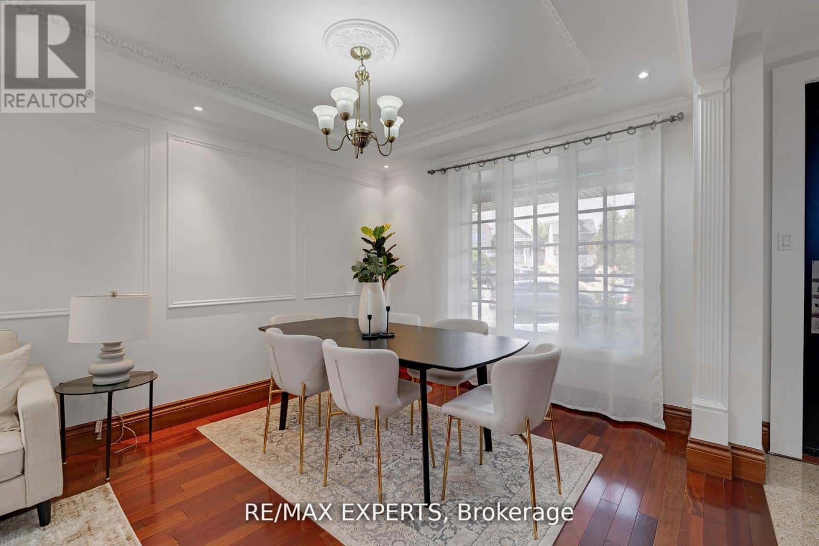 19 KENORA CRESCENT — Toronto (Keelesdale-Eglinton West), Ontario - Photo 2 of 31