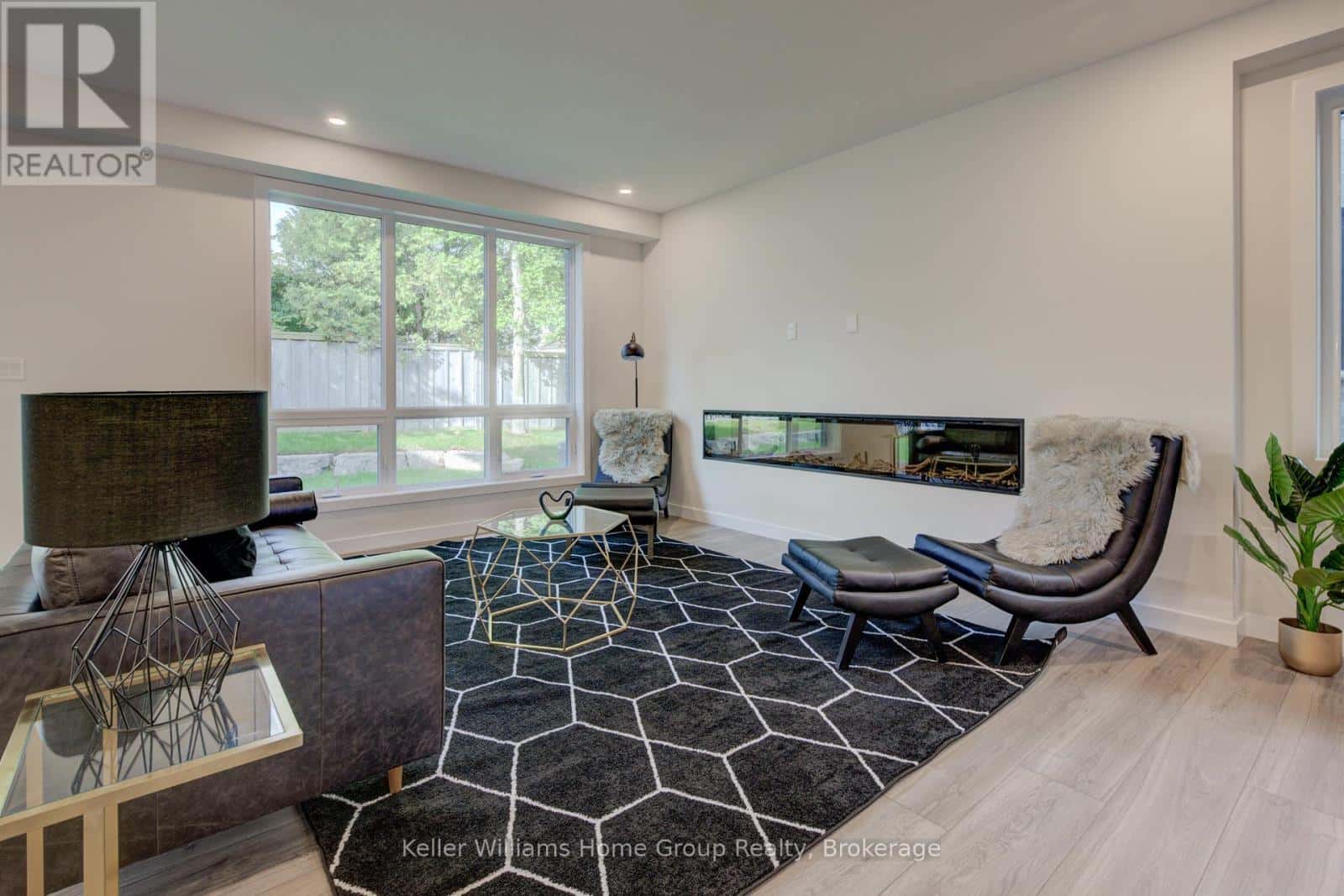 16 NICHOLAS WAY — Guelph (Victoria North), Ontario - Photo 5 of 42