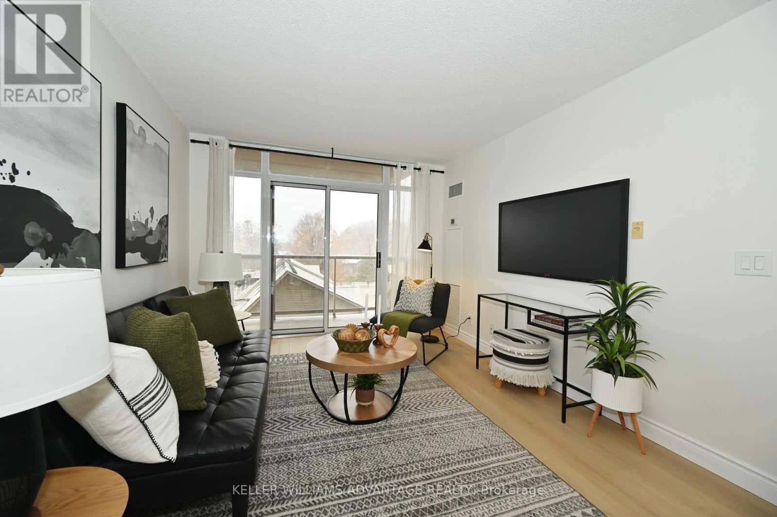 516 - 3650 KINGSTON ROAD — Toronto (Scarborough Village), Ontario - Photo 2 of 22