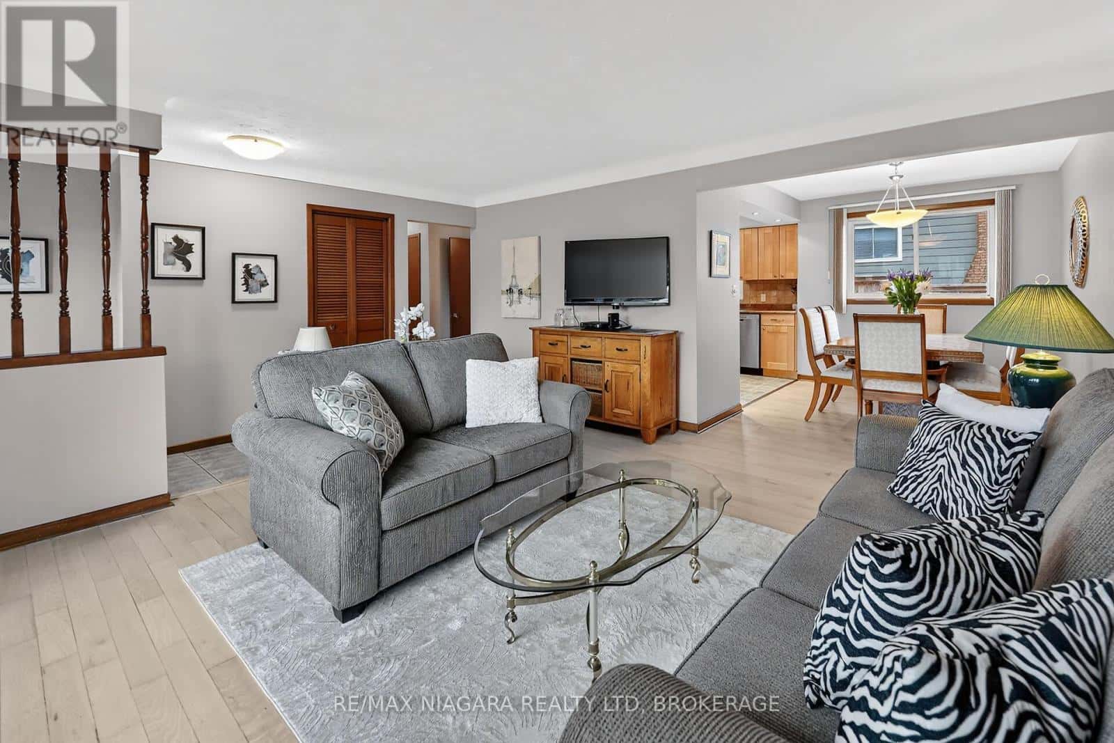 3 DONALDA COURT — St. Catharines (Carlton/Bunting), Ontario - Photo 4 of 50