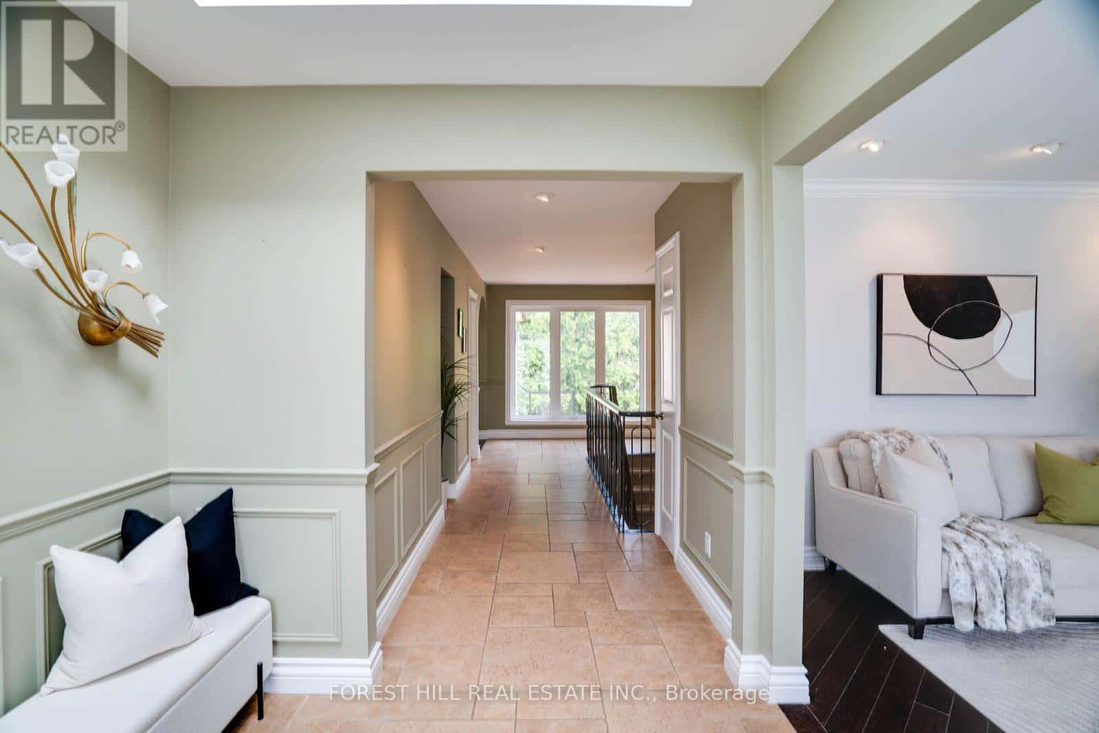 244 WATERLOO AVENUE — Toronto (Bathurst Manor), Ontario - Photo 4 of 42