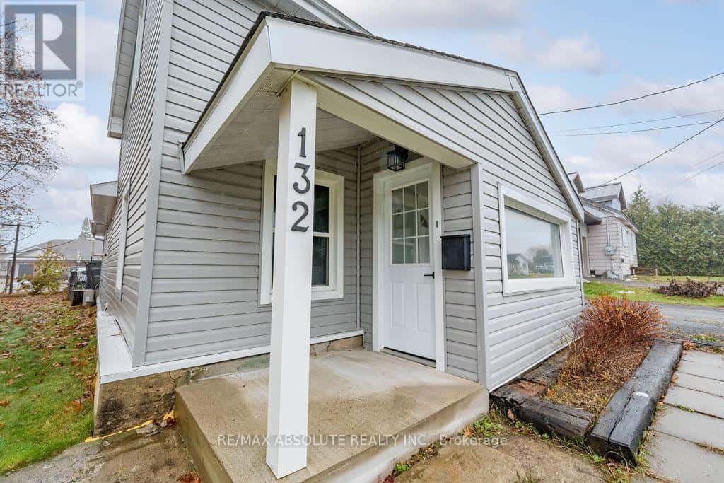 132 EDWARD STREET S — Arnprior, Ontario - Photo 3 of 21