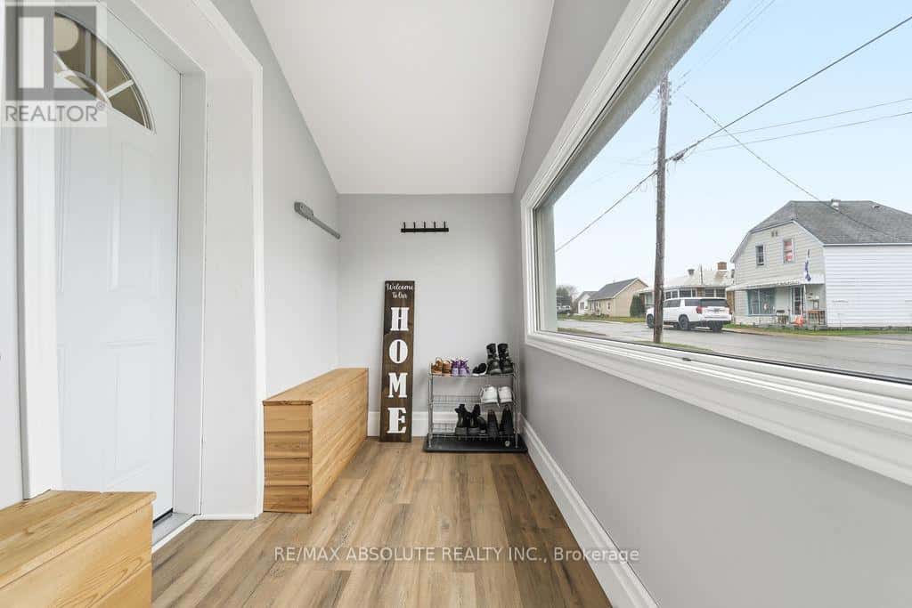 132 EDWARD STREET S — Arnprior, Ontario - Photo 4 of 21