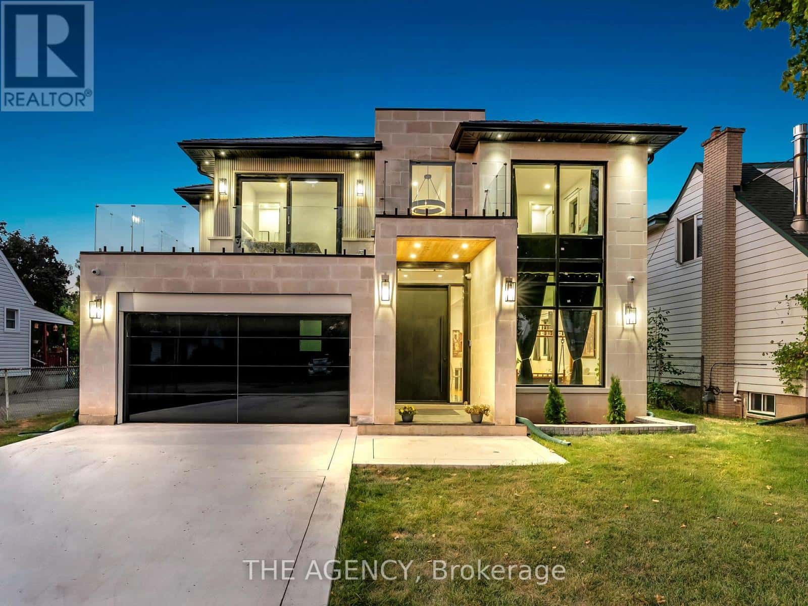 9 EARL STREET — Mississauga (Streetsville), Ontario - Photo 2 of 50