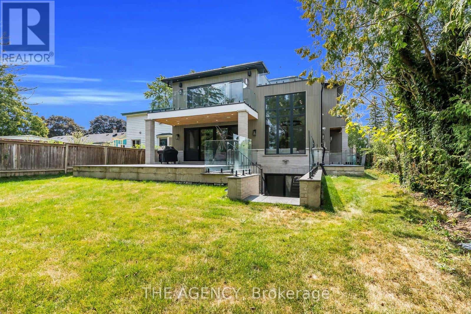 9 EARL STREET — Mississauga (Streetsville), Ontario - Photo 4 of 50