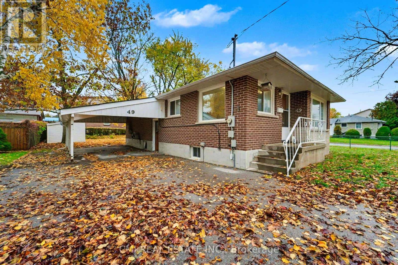 49 BEATRICE STREET W — Oshawa (Centennial), Ontario - Photo 2 of 43