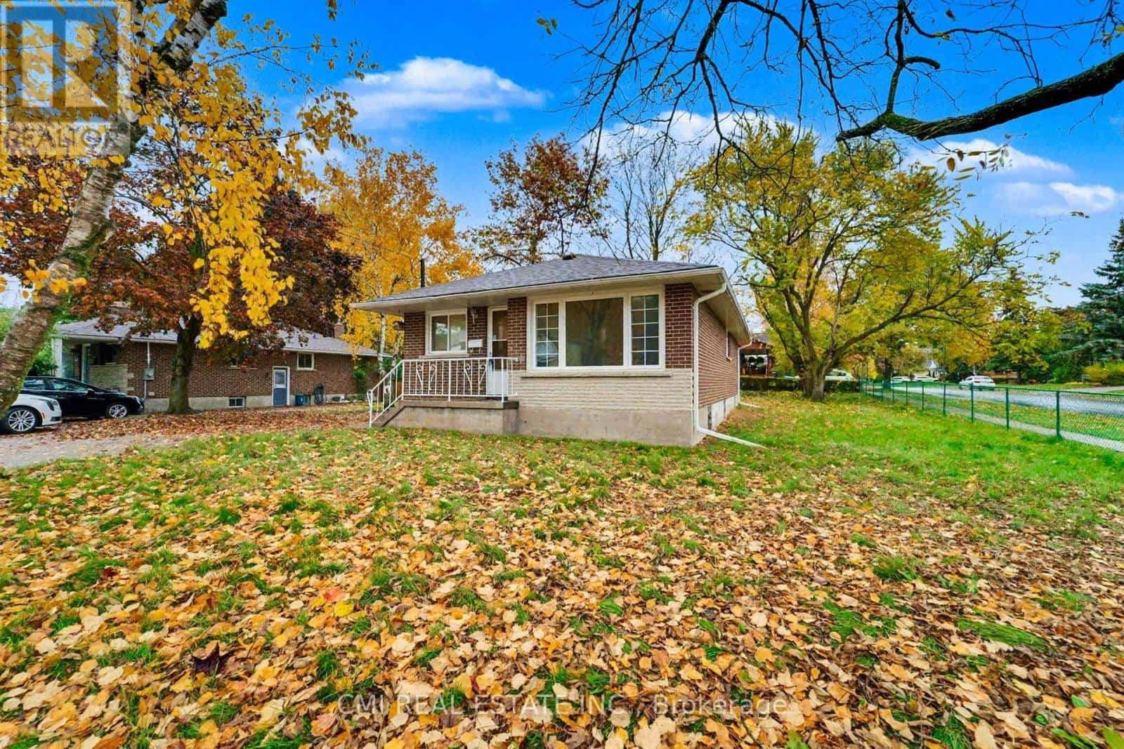 49 BEATRICE STREET W — Oshawa (Centennial), Ontario - Photo 3 of 43