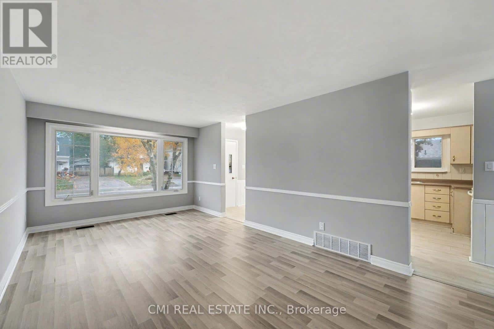 49 BEATRICE STREET W — Oshawa (Centennial), Ontario - Photo 5 of 43